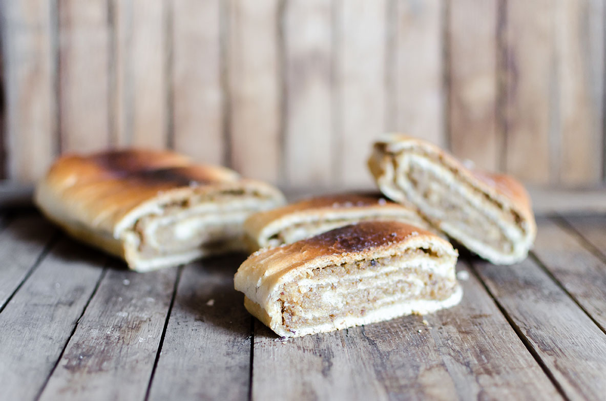 Nahaufnahme eines Strudels mit Maronifüllung